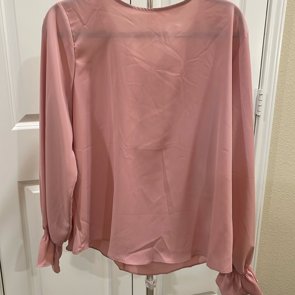 Long sleeve Blouse. Very comfortable. Business